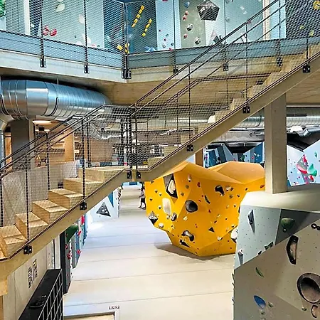 Boulderbar Self-check In 3*